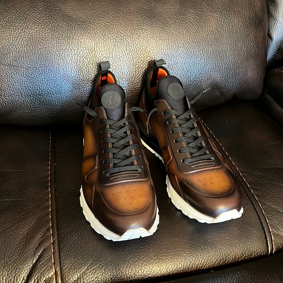 Louis Vuitton runaway logo monogram leather sneakers NEW - Picture 2 of 8